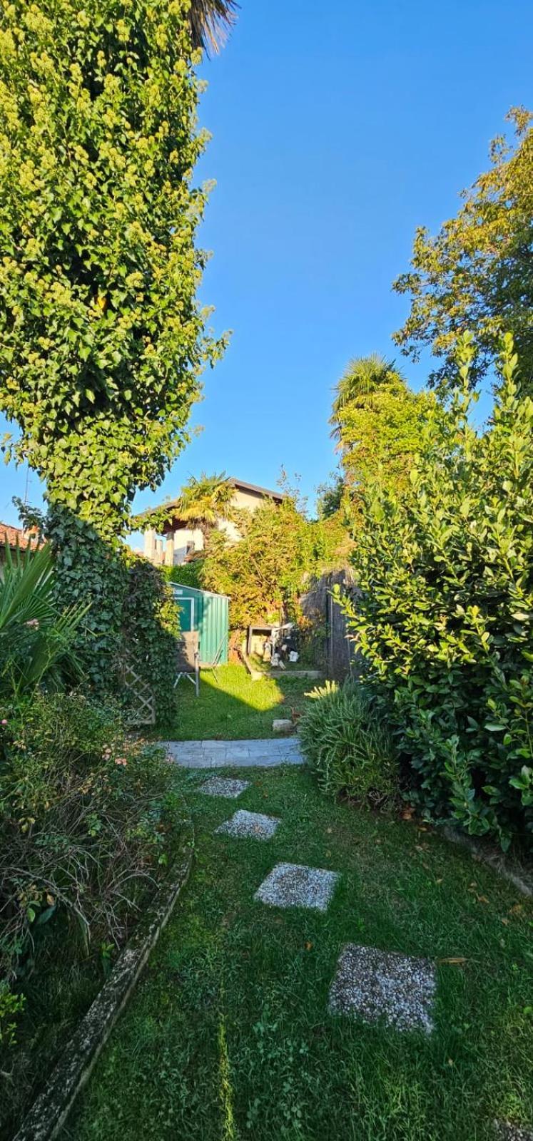 La Casetta Di Anna Laveno Luaran gambar